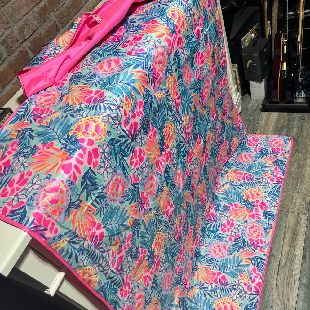 Like new| Lilly Pulitzer | Packable Beach Mat Rainforest Retreat